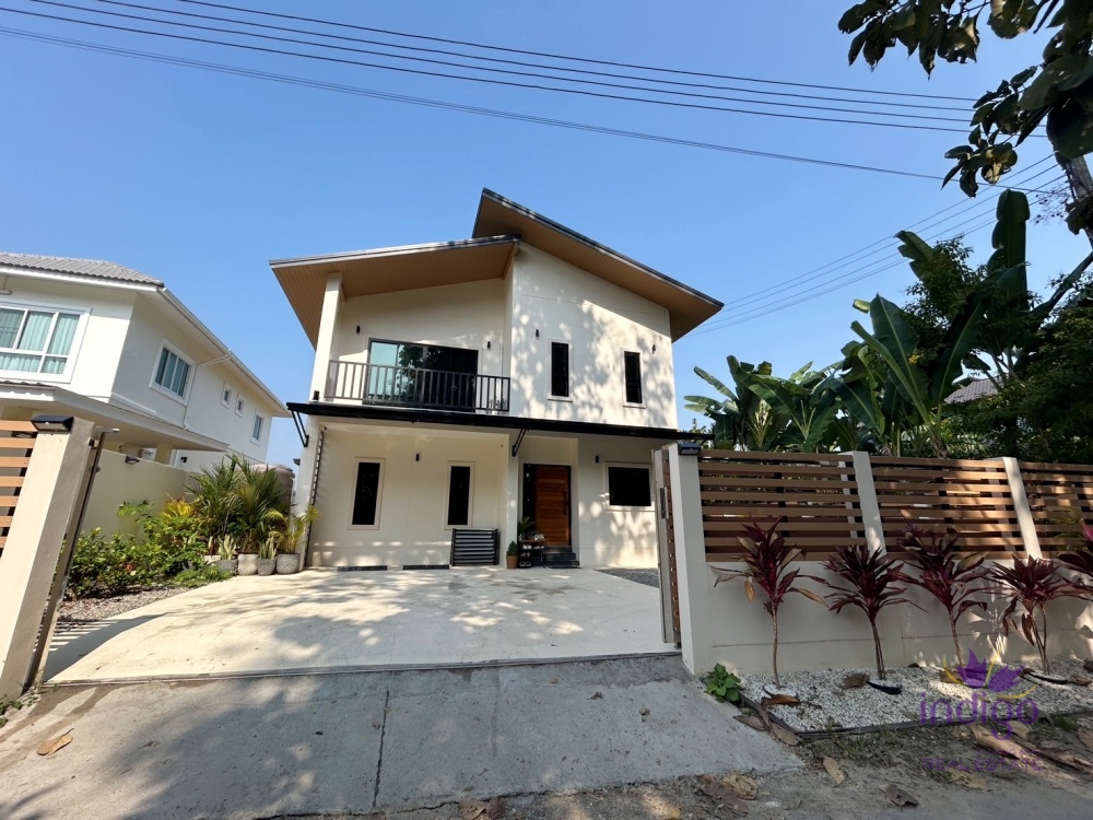 Beautiful, new 4 bedroom house for sale in a peaceful location in Sanphiseur, Muang, Chiang Mai.