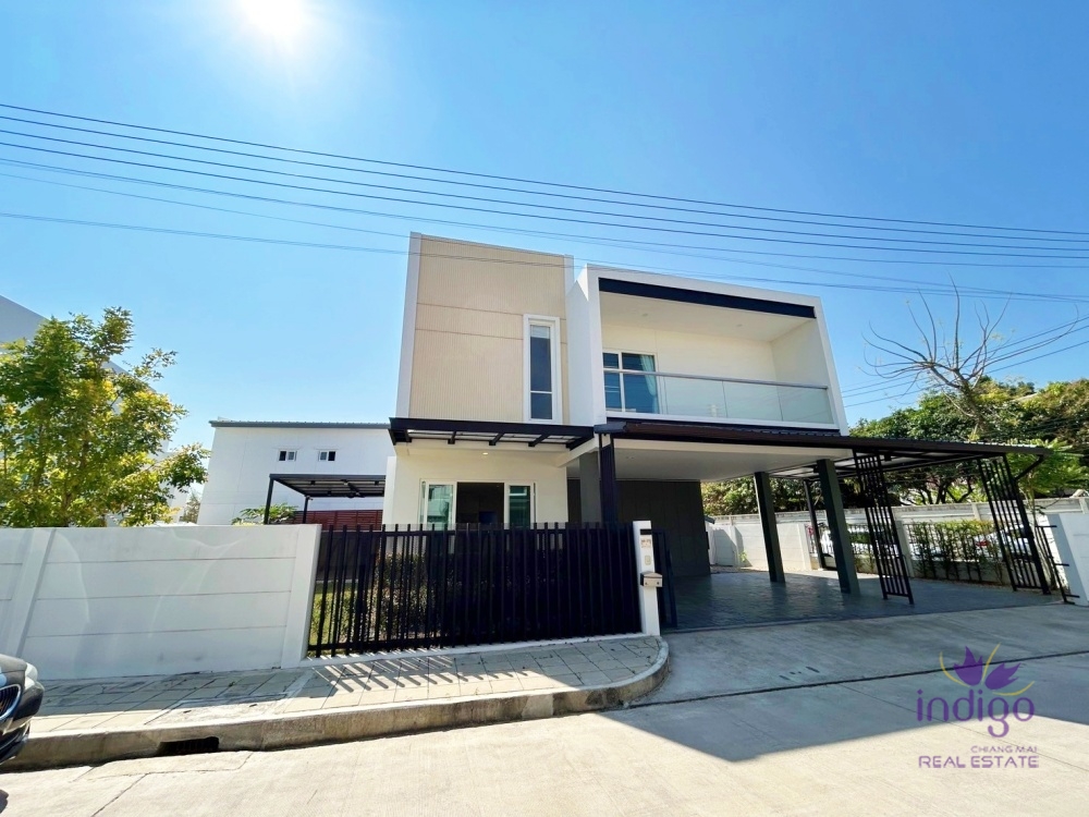 Lovely immaculate 4 bedroom home for sale in Chiang Mai city, Moo Baan Palm Ville (Chotana Road), only 10 min drive to the Old City.